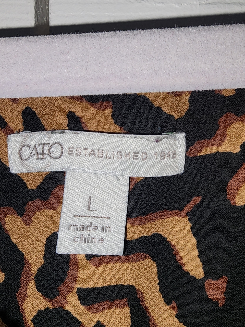 Black & Tan Animal Print V-Neck Sleeveless Camisole Stylish And Versatile Size L - Picture 2 of 7